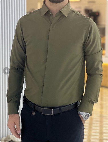 پیراهن مردانه دکمه مخفی جنس دوشین رنگ زیتونی